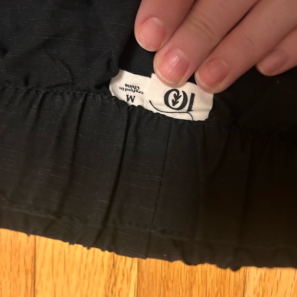 Tentree black shorts with pockets Size M (feels like US4-6). - Picture 1 of 4